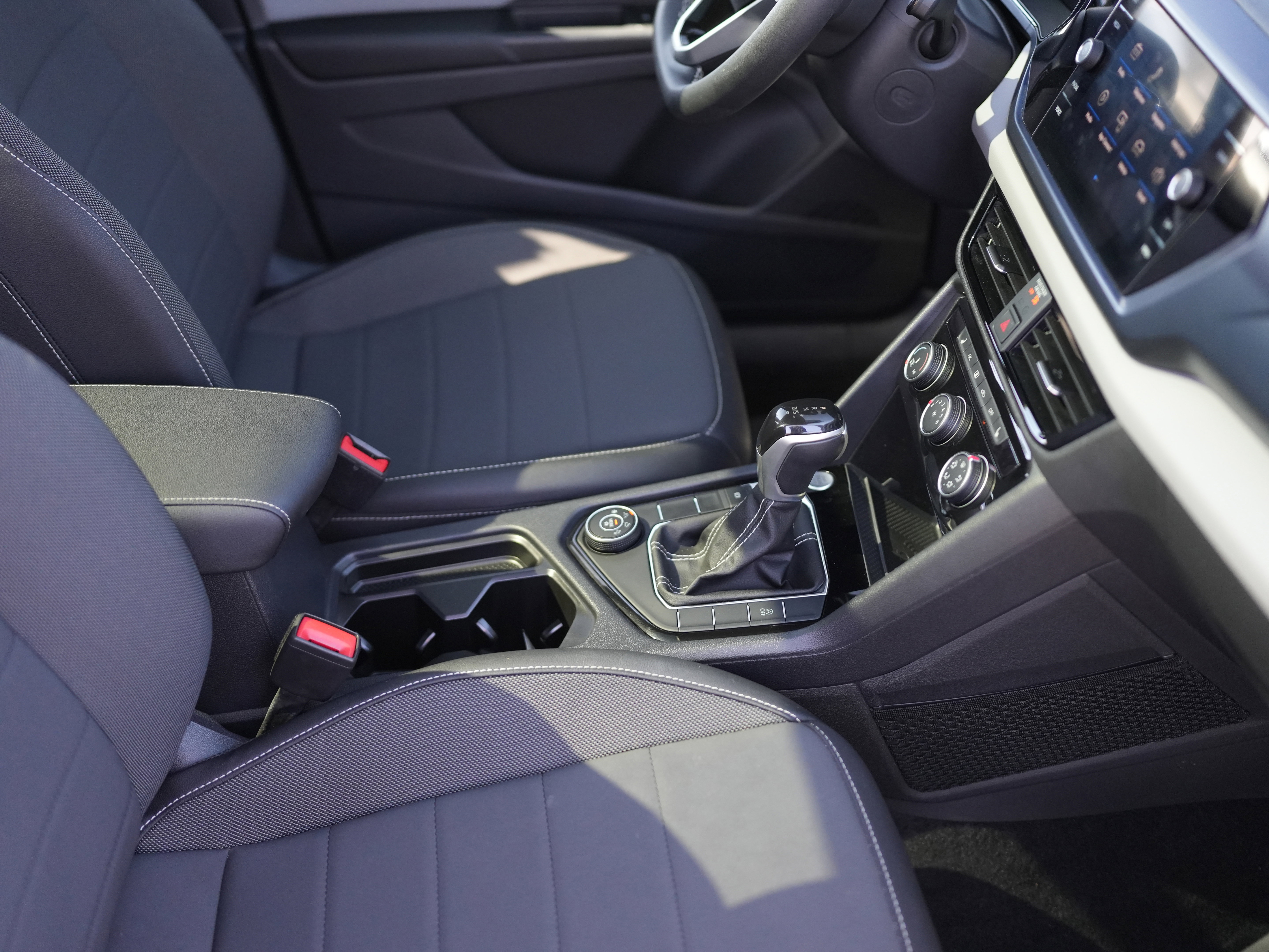 Used 2023 Volkswagen Taos SE w/ Panoramic Sunroof Package image 18