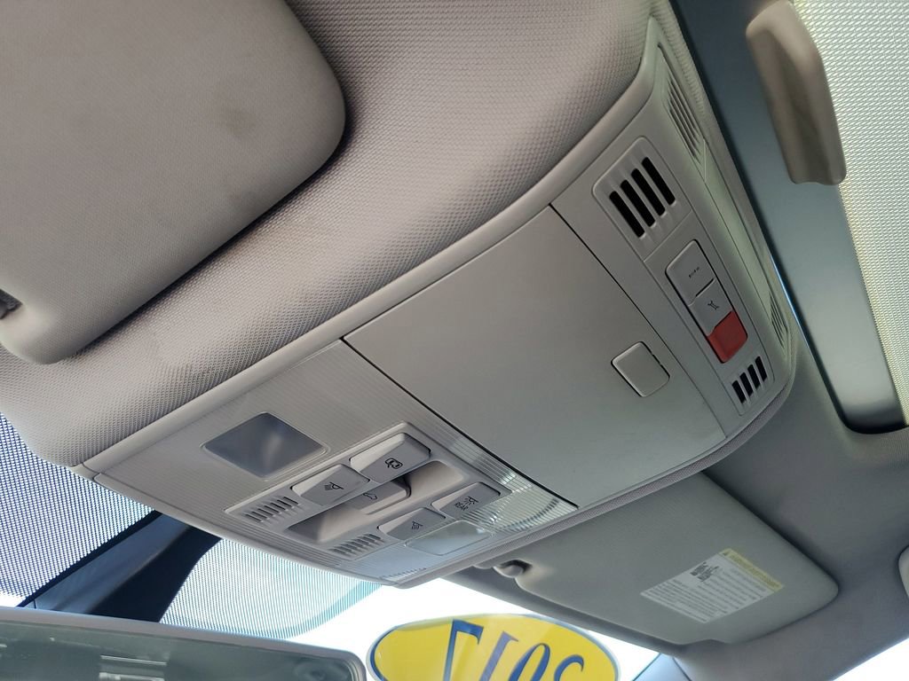 Used 2017 Volkswagen Golf S image 28