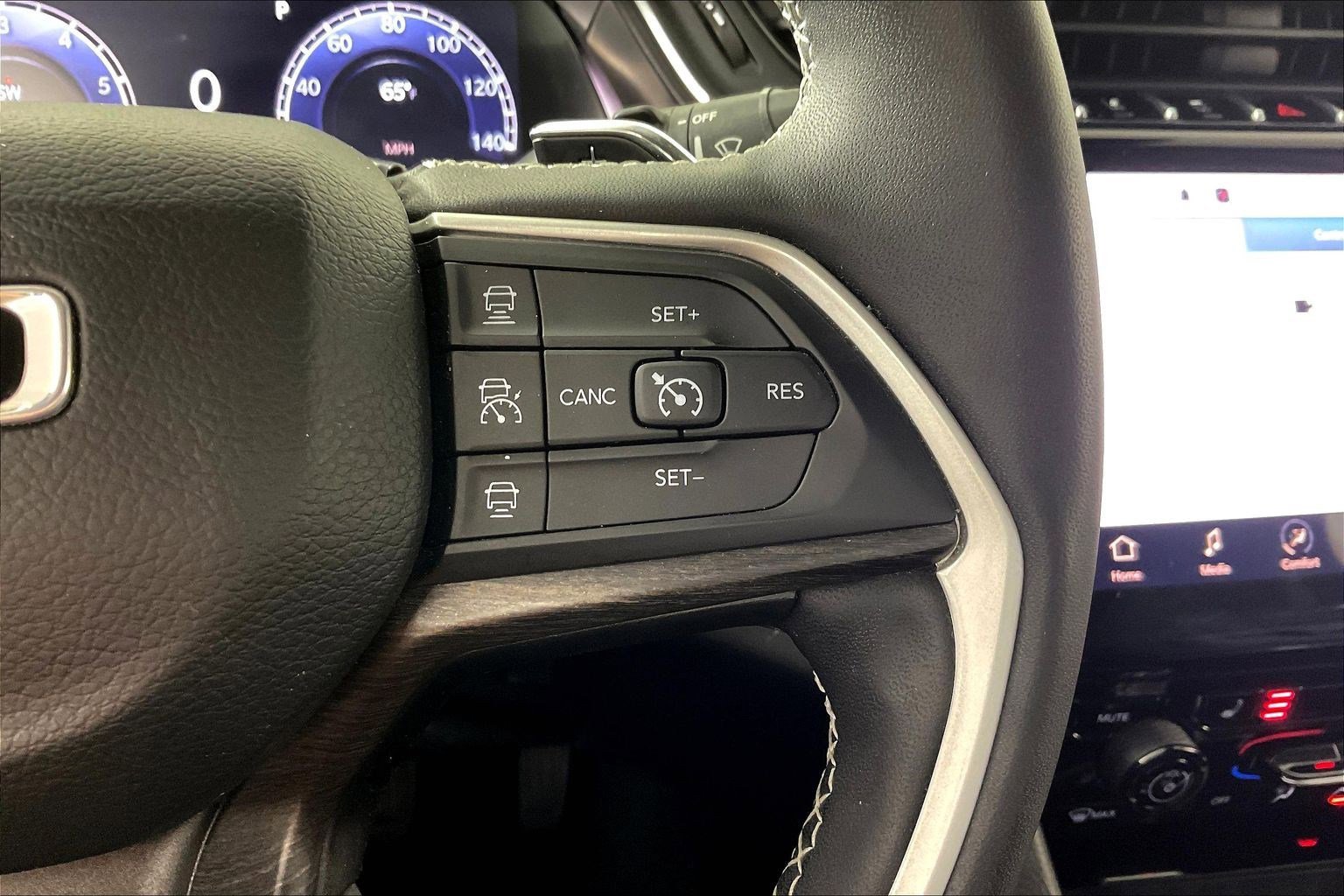 Used 2023 Jeep Grand Cherokee L Limited AWD/4WD image 13