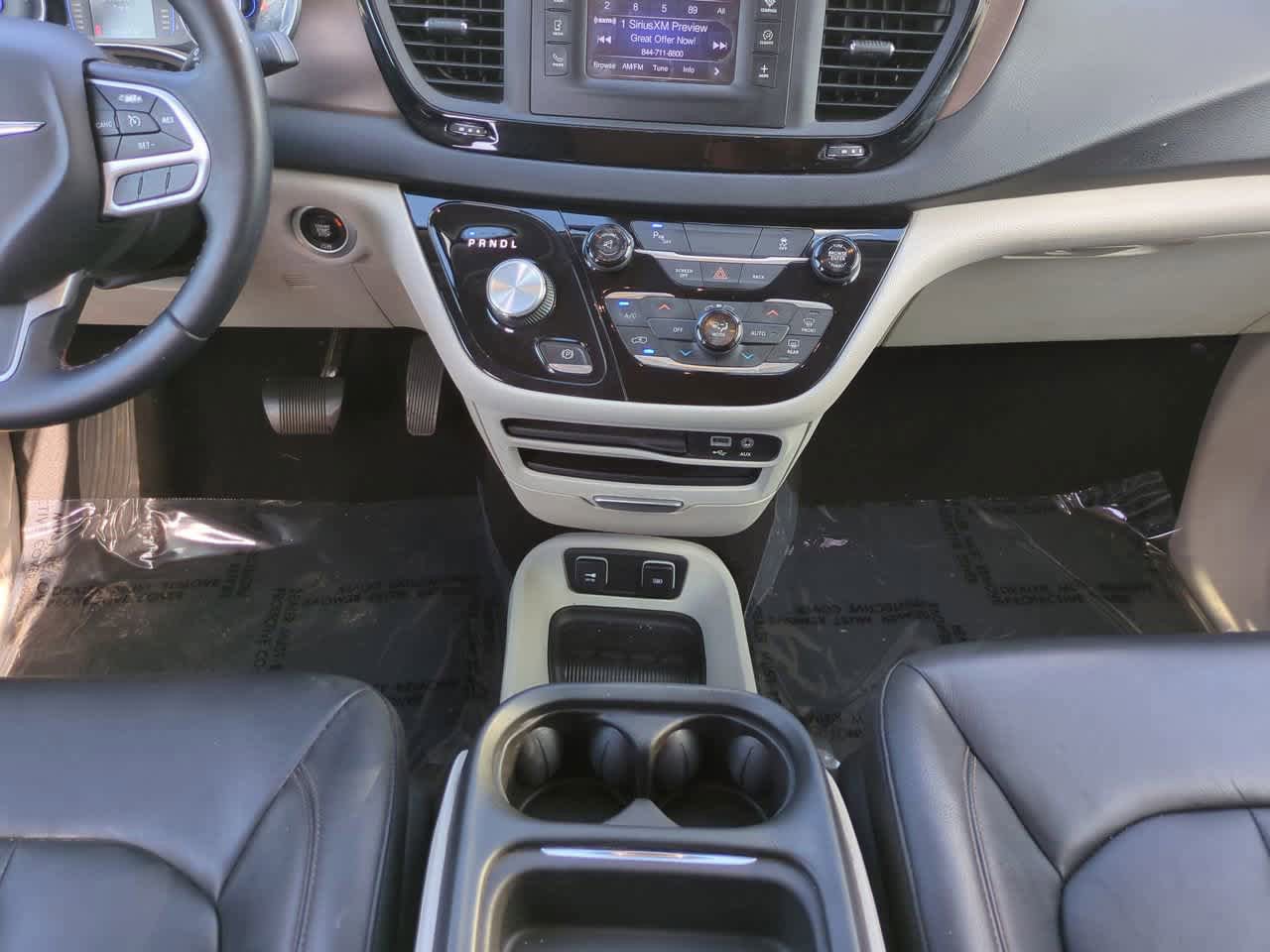 Used 2017 Chrysler Pacifica Touring-L FWD image 19