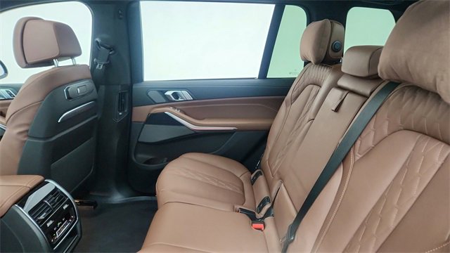 Used 2025 BMW X7 M60i image 33
