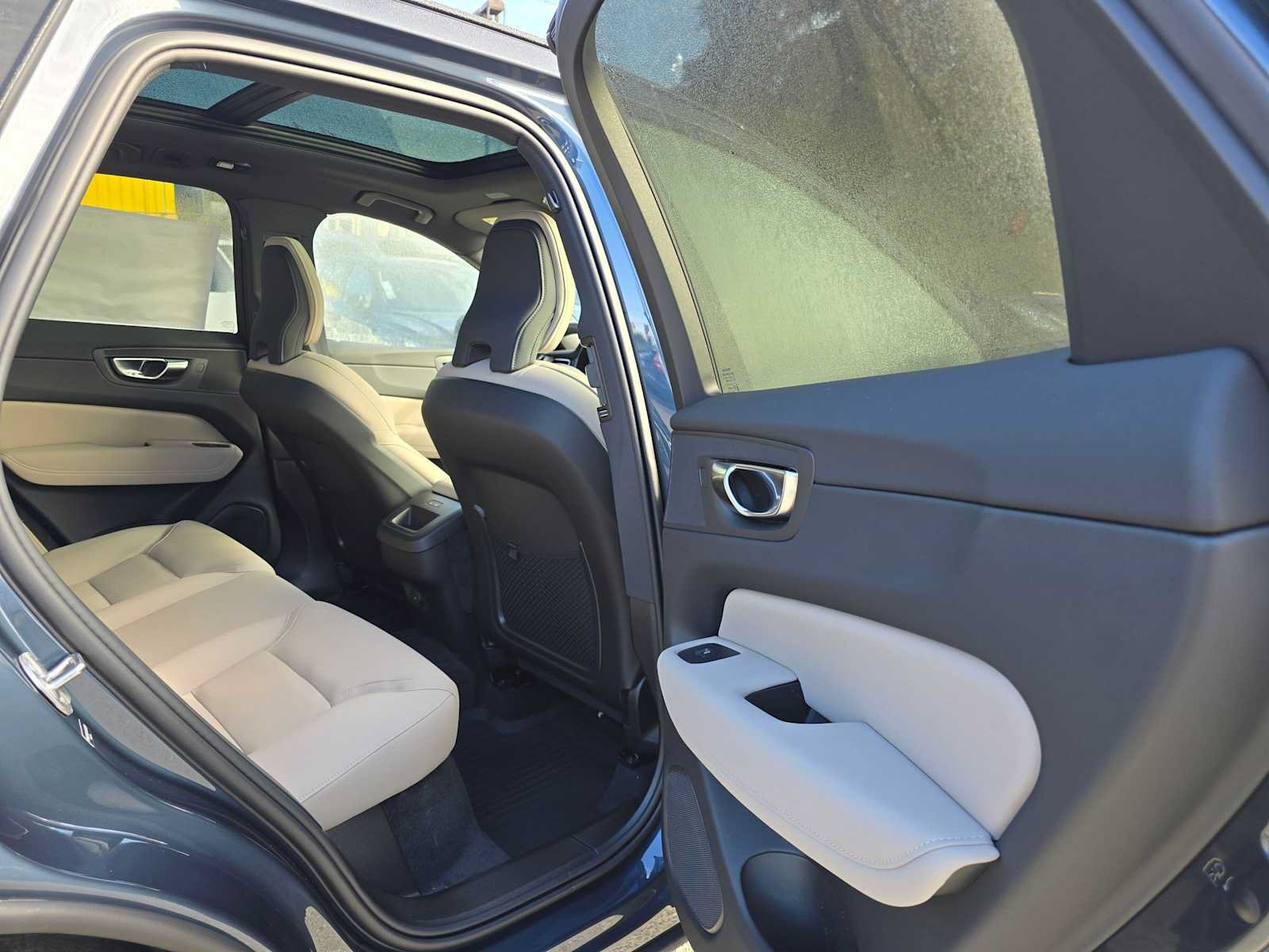 New 2027 Volvo XC60 B5 Plus AWD/4WD image 13