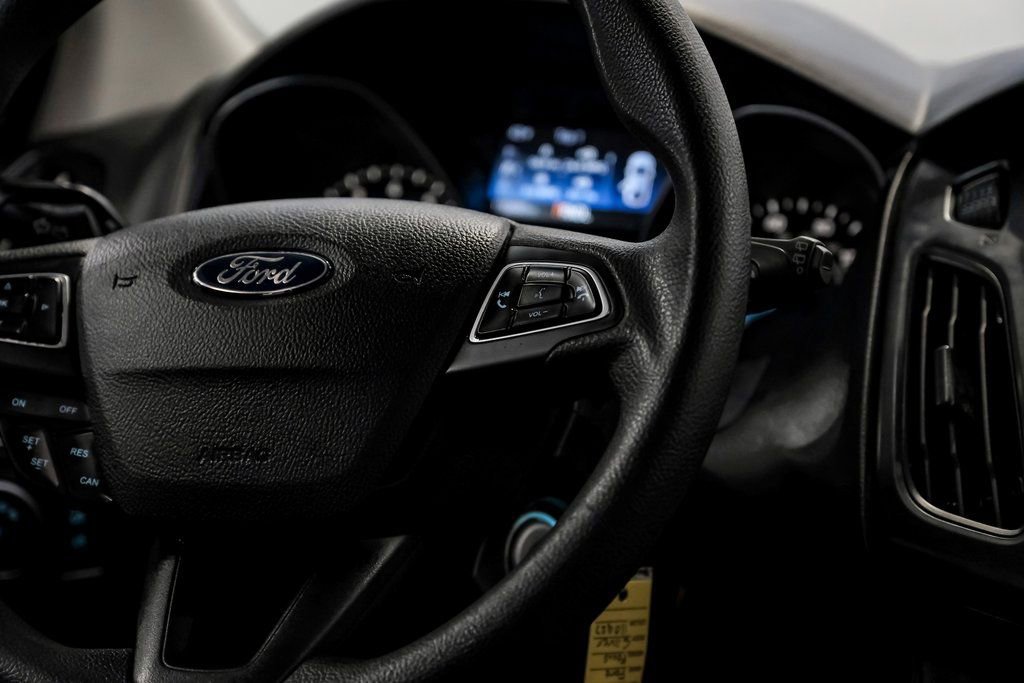 Used 2018 Ford Focus SE FWD image 23