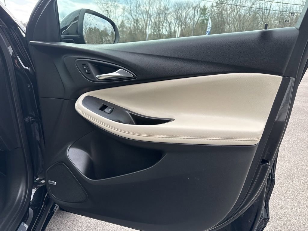 Used 2024 Buick Encore GX Avenir w/ Avenir Convenience Package image 32