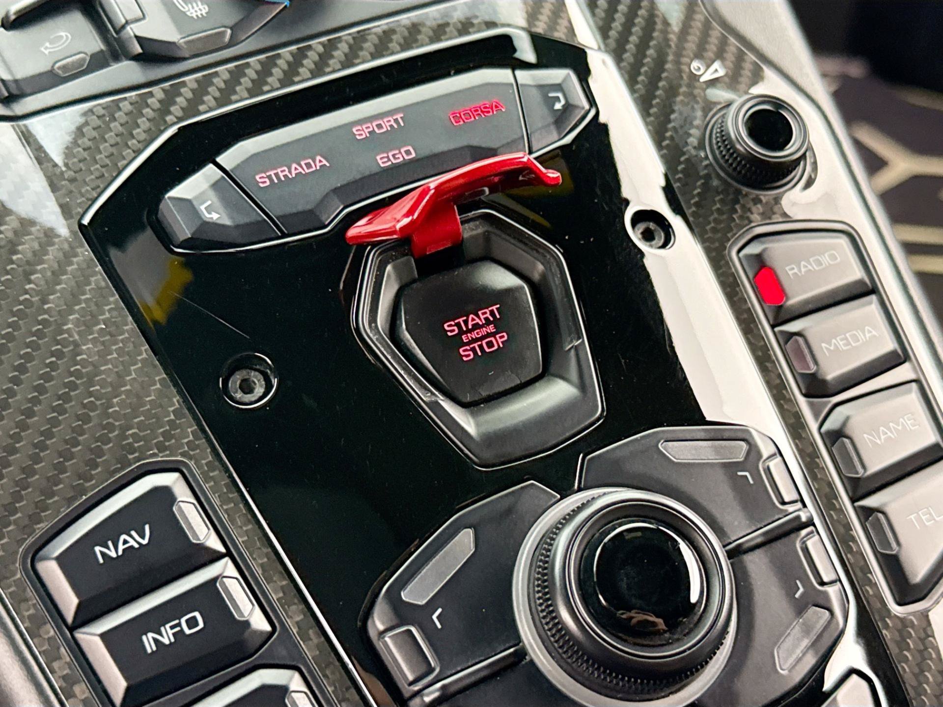 Used 2020 Lamborghini Aventador SVJ AWD/4WD image 37
