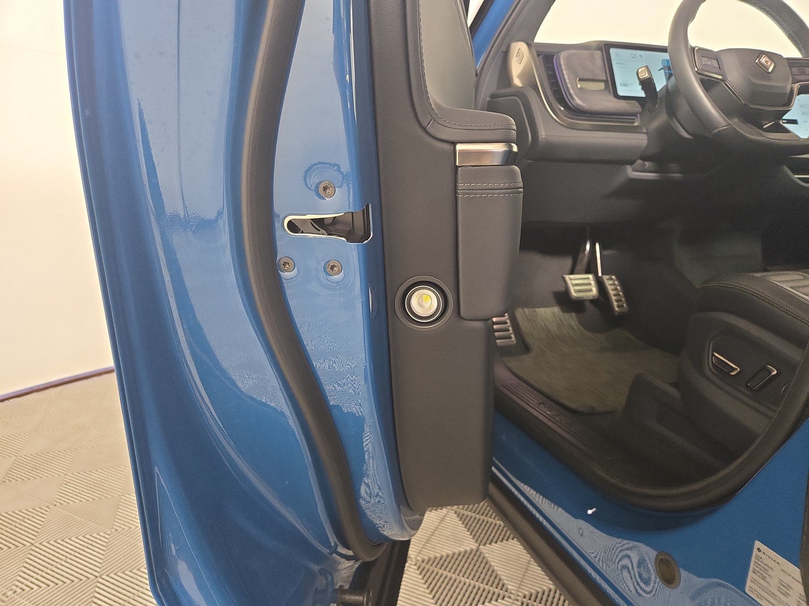 Used 2022 Rivian R1T Launch Edition AWD/4WD image 30