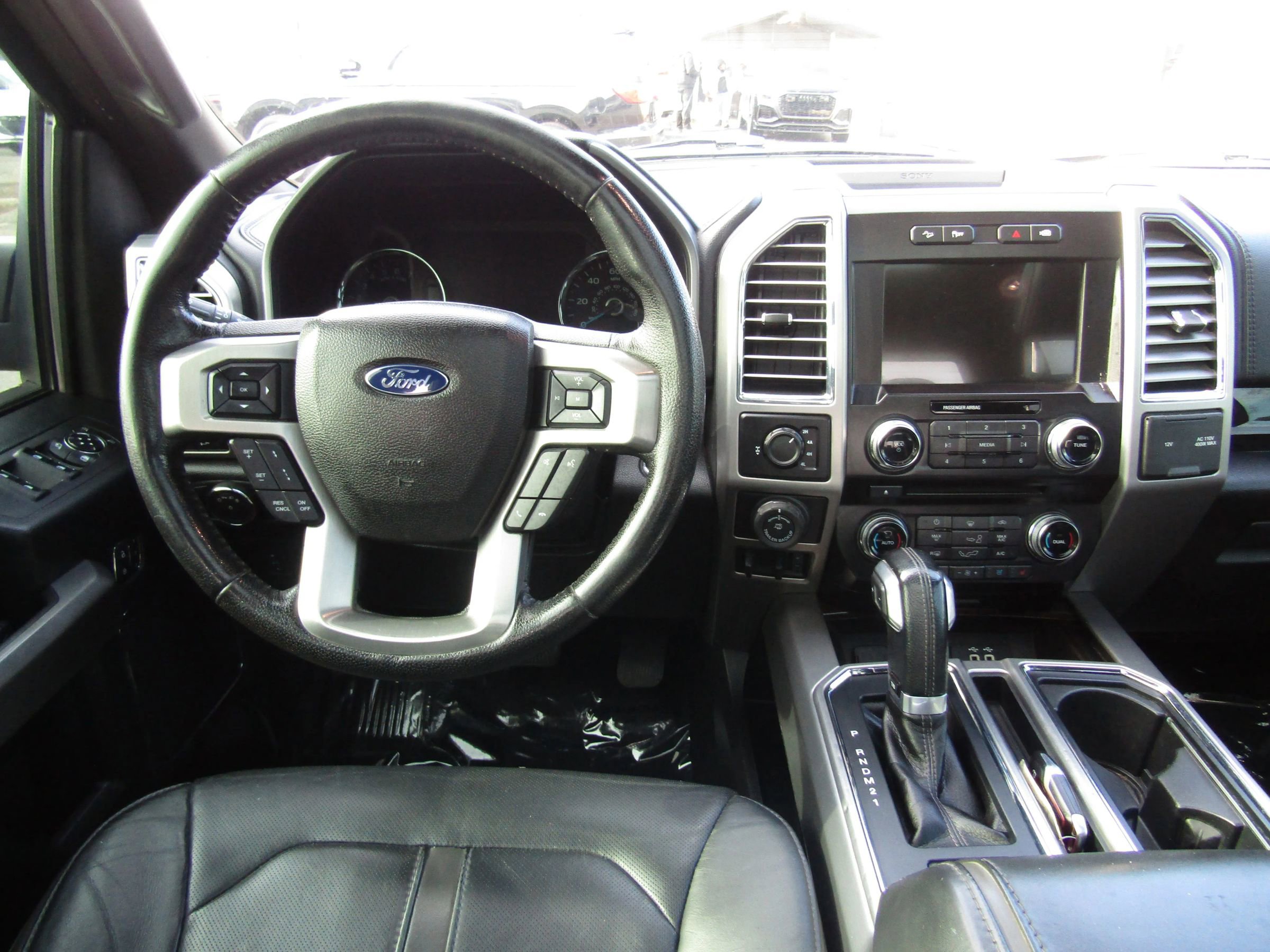 Used 2016 Ford F150 Platinum w/ Equipment Group 701A Luxury image 18