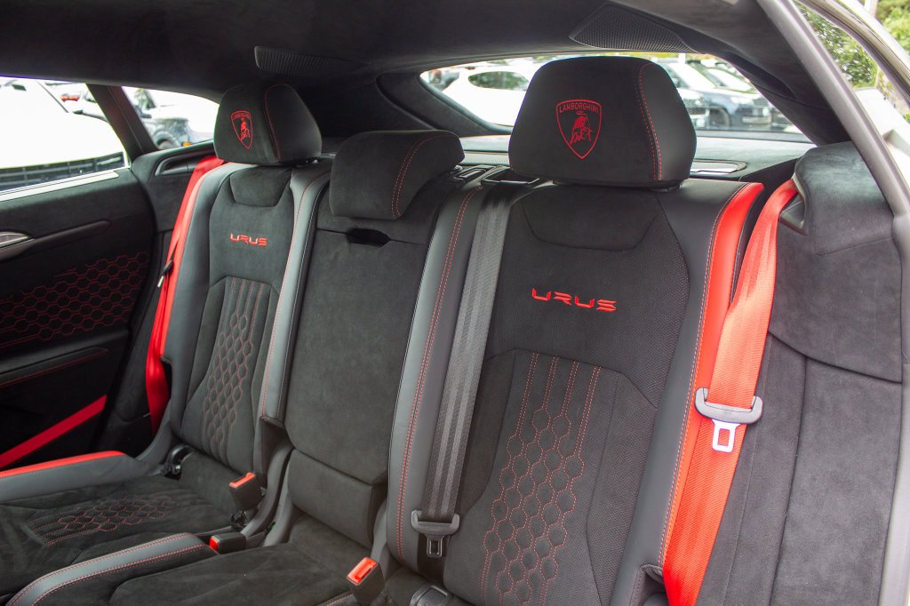 Used 2024 Lamborghini Urus Performante AWD/4WD image 22