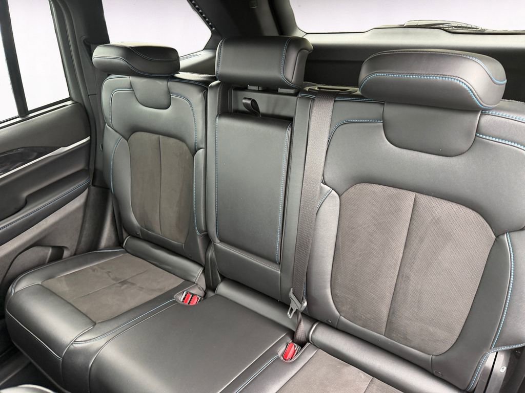 Used 2023 Jeep Grand Cherokee Trailhawk w/ Luxury Tech Group III AWD/4WD image 13