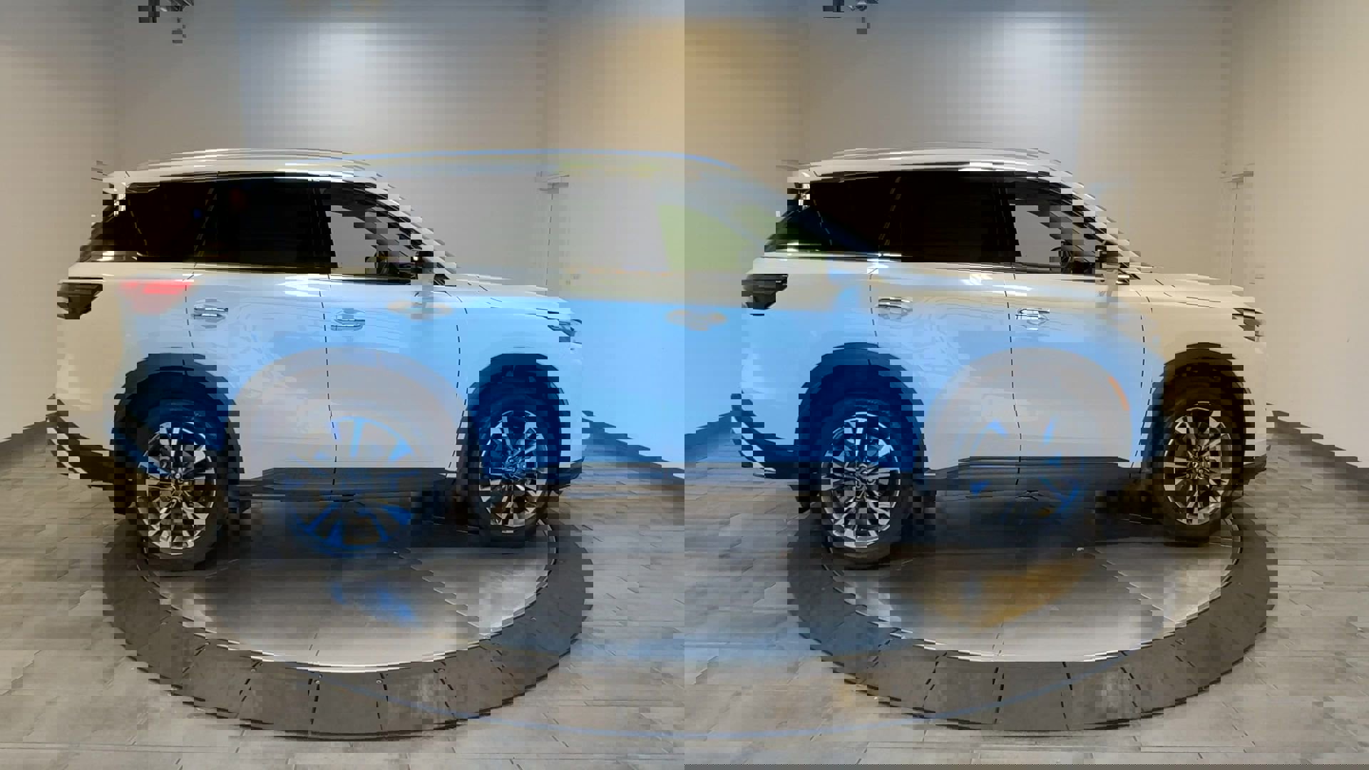 Certified 2025 INFINITI QX60 Luxe w/ Cargo Package AWD/4WD image 9