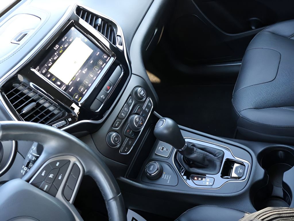 Used 2020 Jeep Cherokee Limited image 21