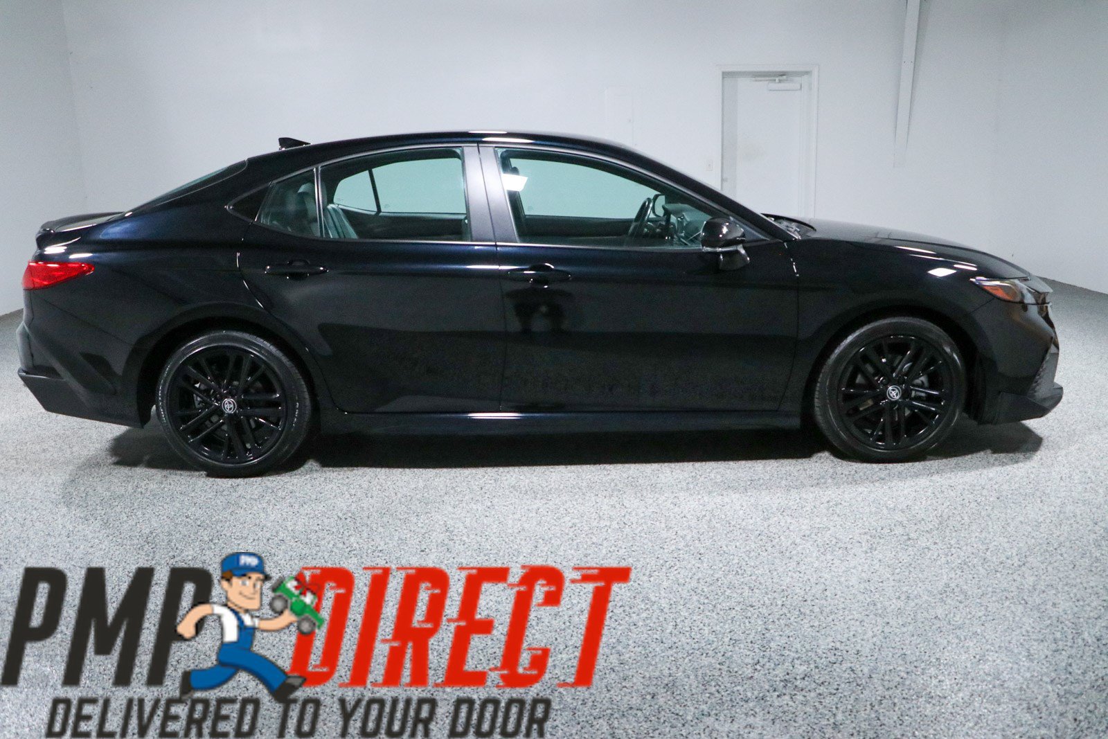 Used 2025 Toyota Camry SE FWD image 6