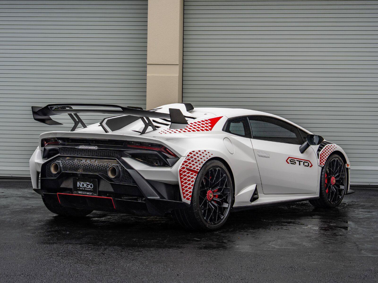 Used 2022 Lamborghini Huracan STO RWD image 4