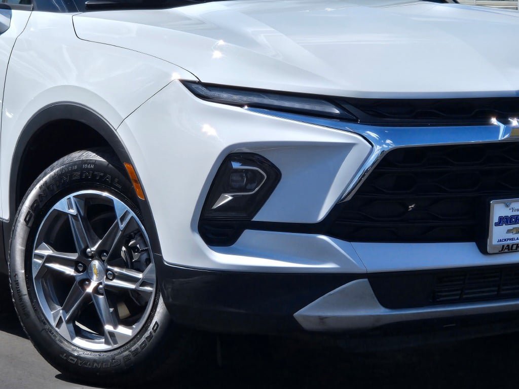 Certified 2025 Chevrolet Blazer LT FWD image 3