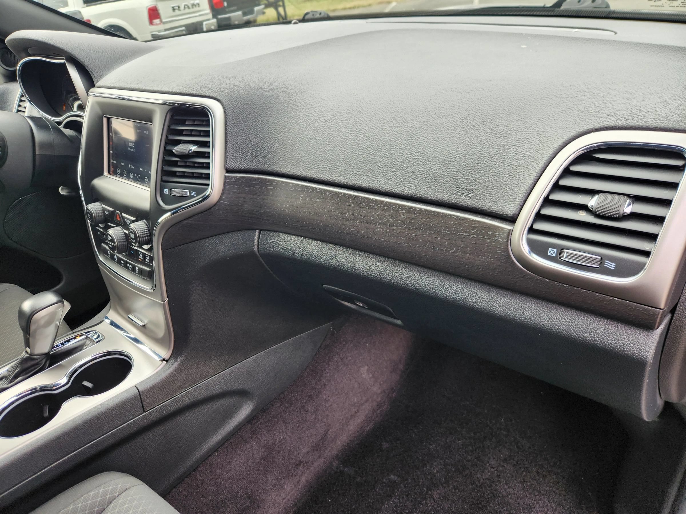 Used 2018 Jeep Grand Cherokee Laredo AWD/4WD image 18