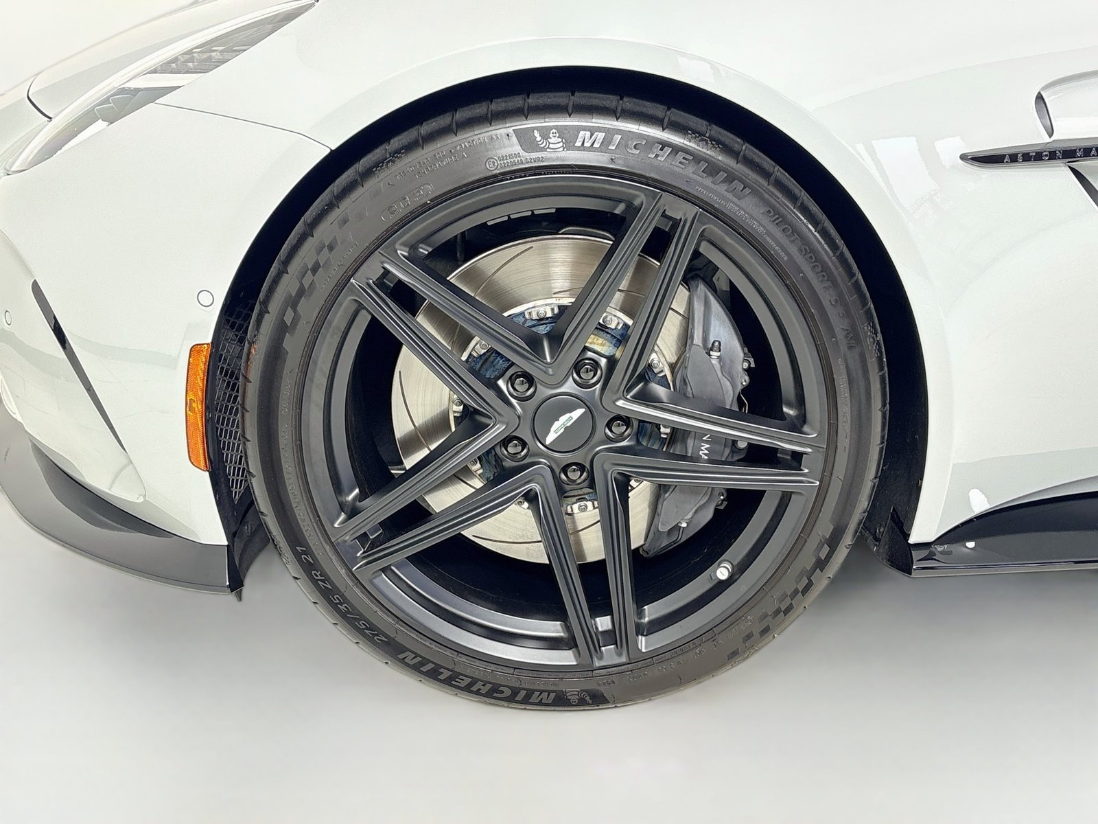 Used 2025 Aston Martin V8 Vantage Coupe RWD image 10
