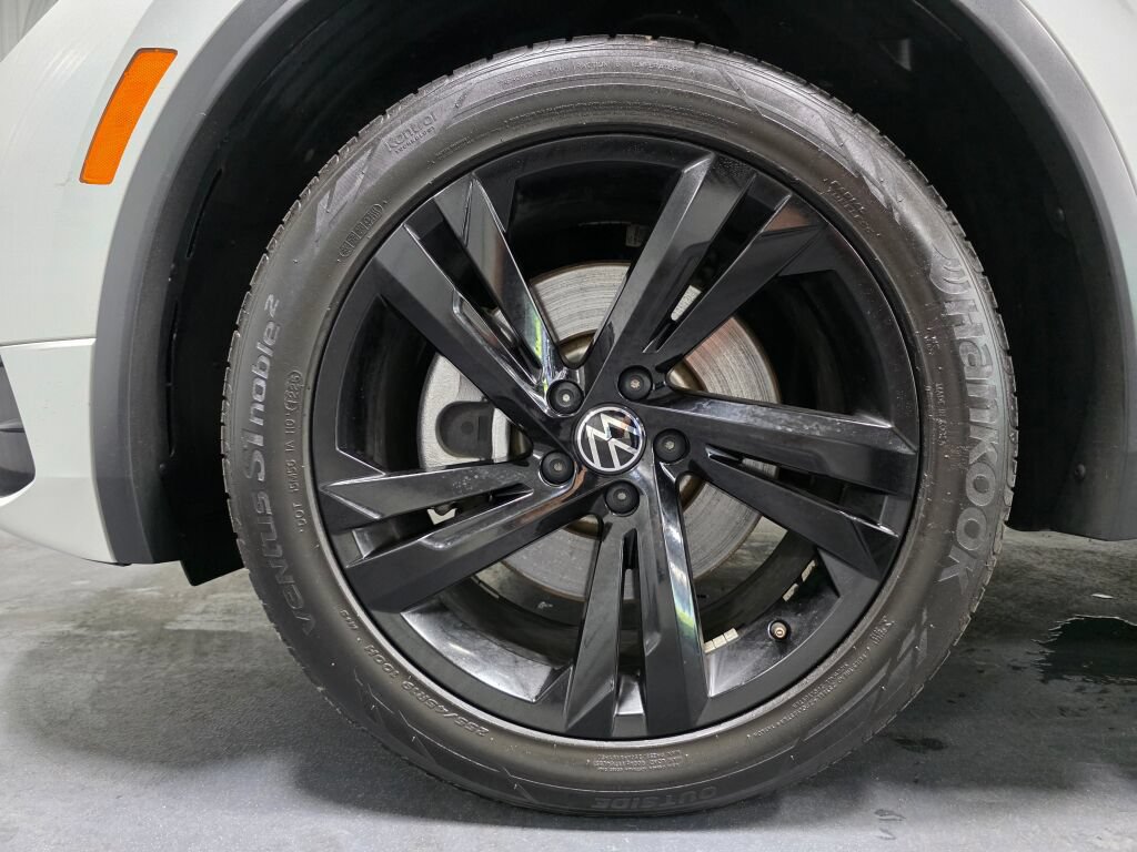 Used 2023 Volkswagen Tiguan SE R-Line AWD/4WD image 5