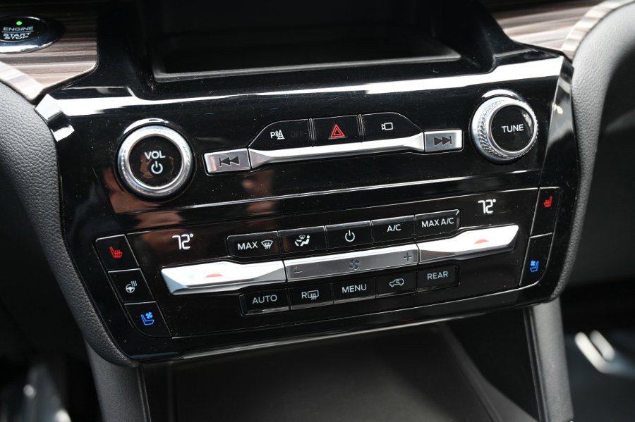 Used 2021 Ford Explorer Limited image 26