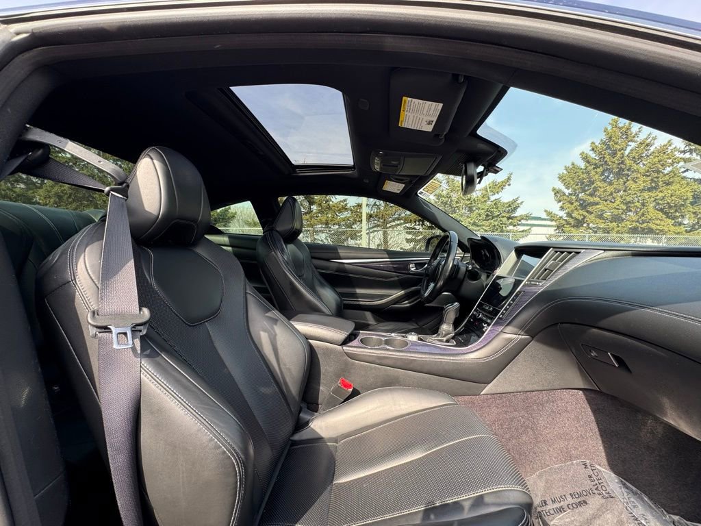 Used 2017 INFINITI Q60 Red Sport 400 AWD/4WD image 26