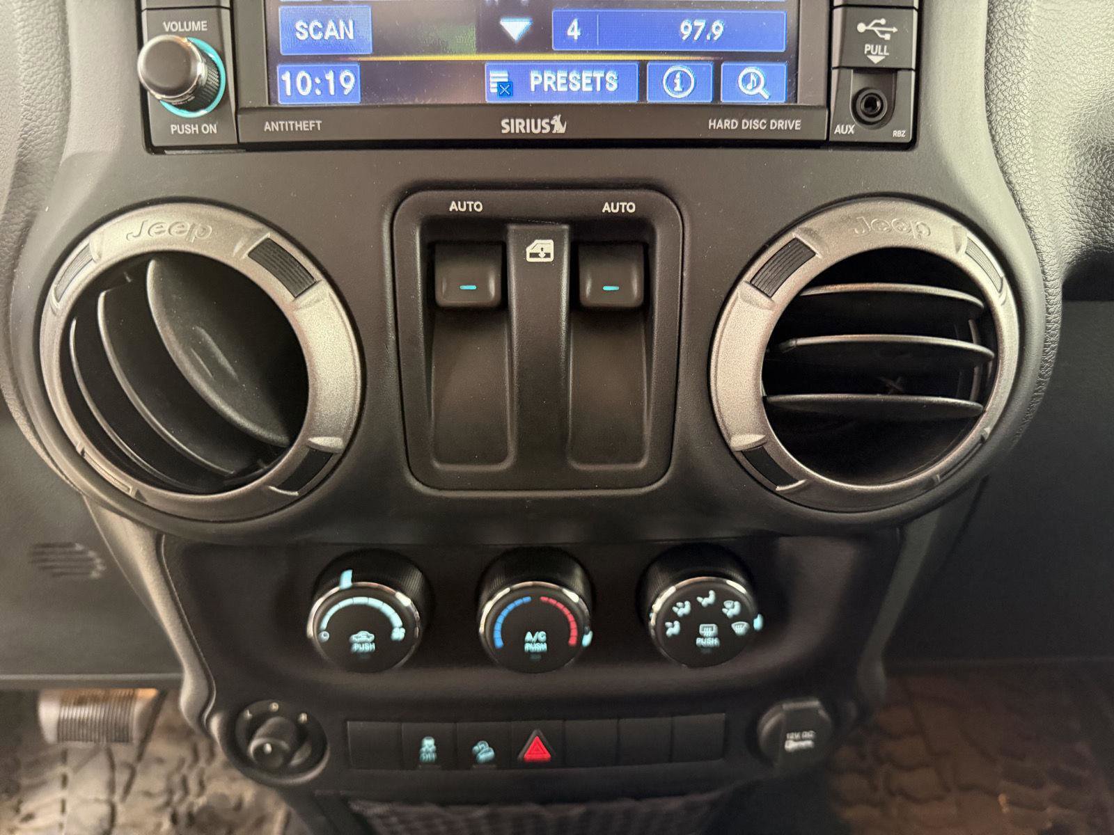 Used 2016 Jeep Wrangler Sport AWD/4WD image 22