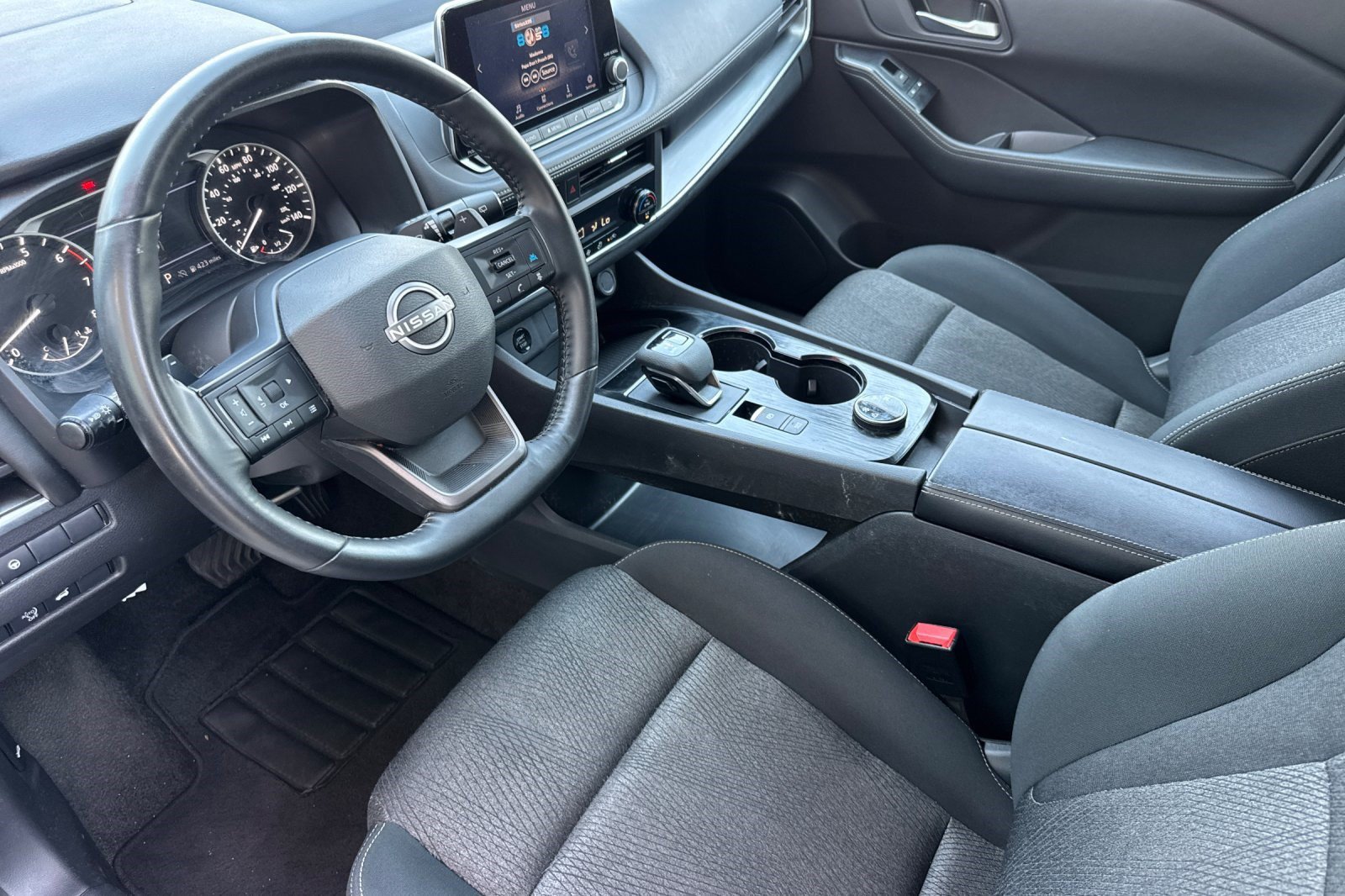 Used 2025 Nissan Rogue SV AWD/4WD image 4