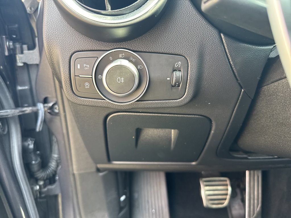 Used 2022 Alfa Romeo Stelvio Veloce AWD/4WD image 40