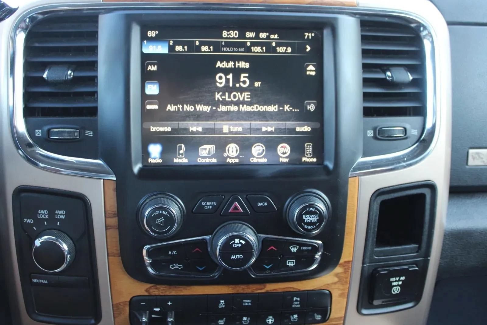 Used 2014 RAM 2500 Longhorn w/ Convenience Group AWD/4WD image 12