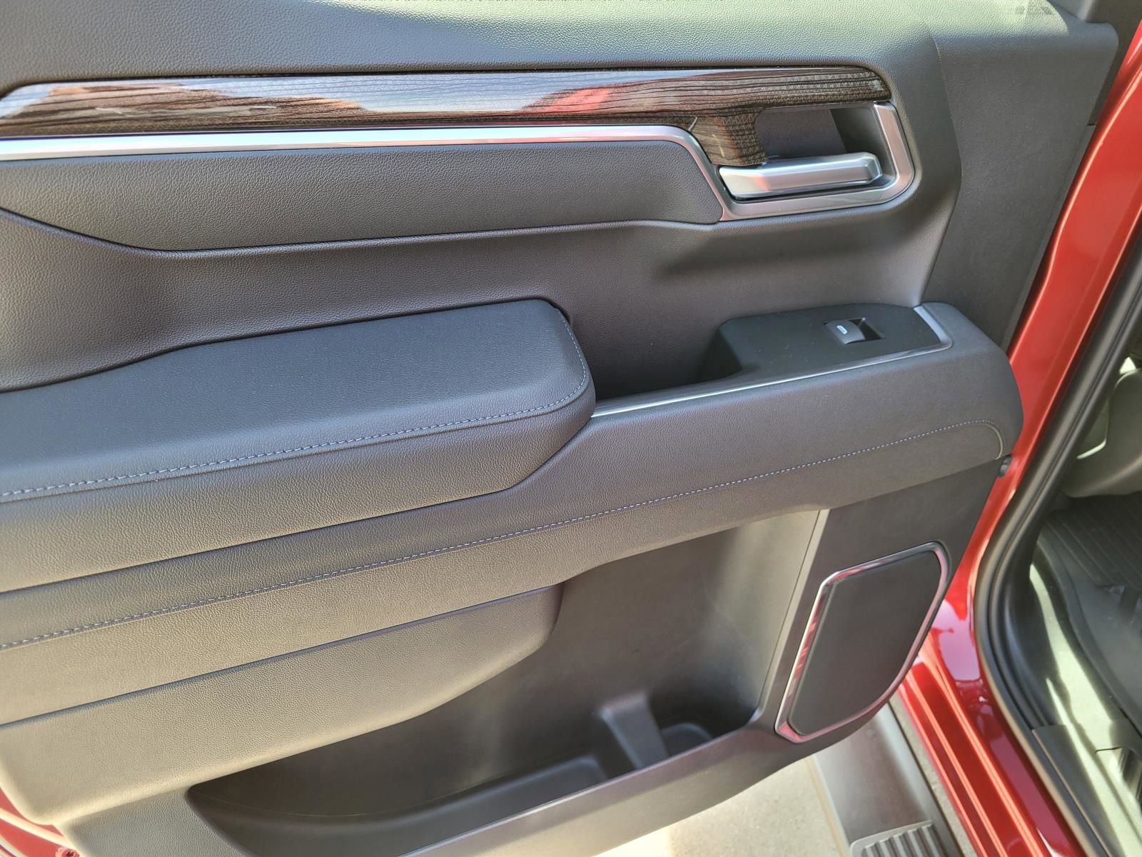 New 2026 Chevrolet Silverado 1500 RST w/ Dark Appearance Package image 7