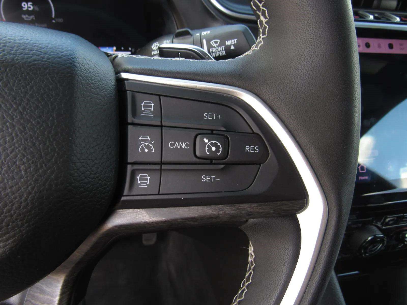 Used 2025 Jeep Grand Cherokee L Limited AWD/4WD image 26