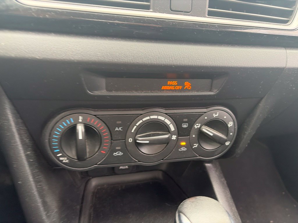 Used 2014 MAZDA MAZDA3 i SV FWD image 21
