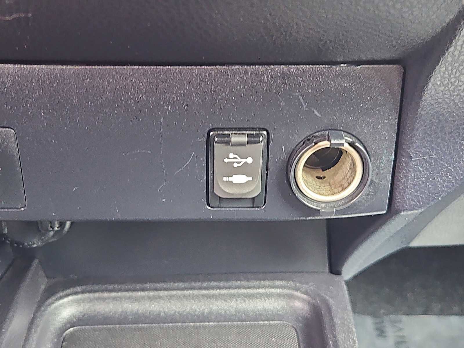 Used 2016 Toyota RAV4 LE image 16