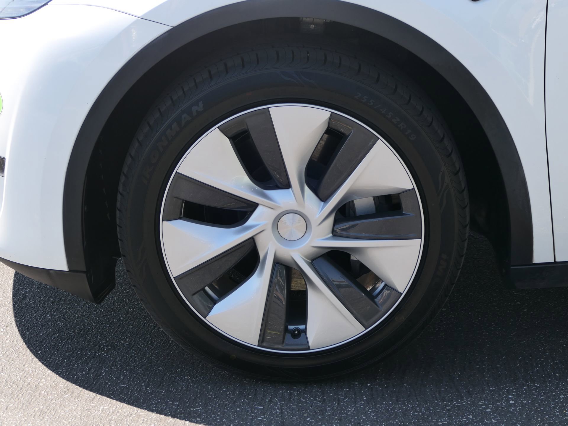 Used 2023 Tesla Model Y Long Range image 10