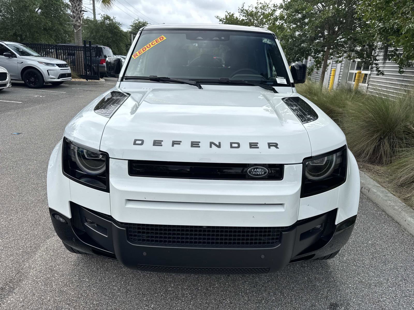 Used 2026 Land Rover Defender 110 X-Dynamic SE AWD/4WD image 8