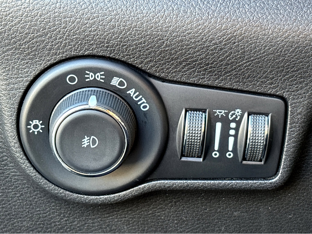 Used 2023 Jeep Compass Trailhawk image 11