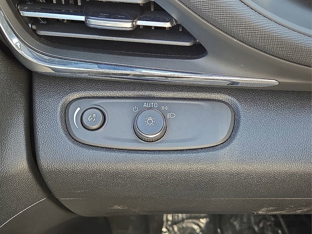 Used 2025 Buick Envista Preferred image 24