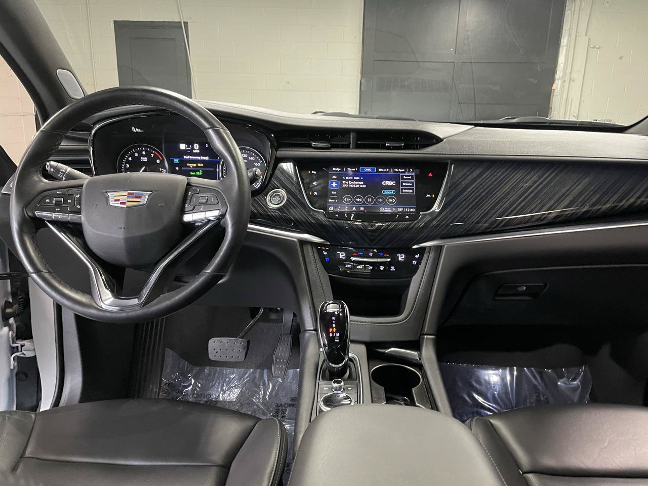 Used 2025 Cadillac XT6 Premium Luxury w/ Technology Package FWD image 23
