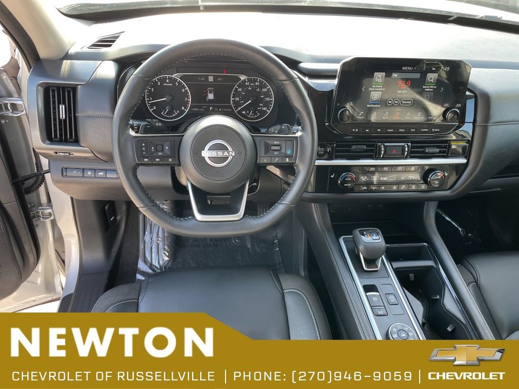 Used 2025 Nissan Pathfinder SL AWD/4WD image 25