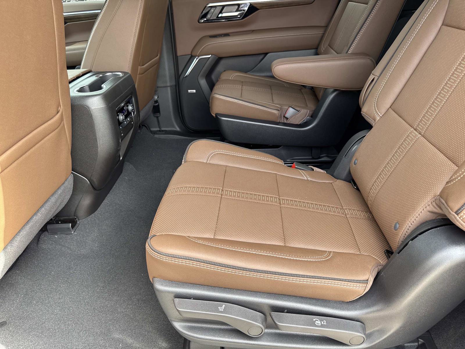 New 2026 Chevrolet Suburban High Country w/ Sun And Tow Package image 10