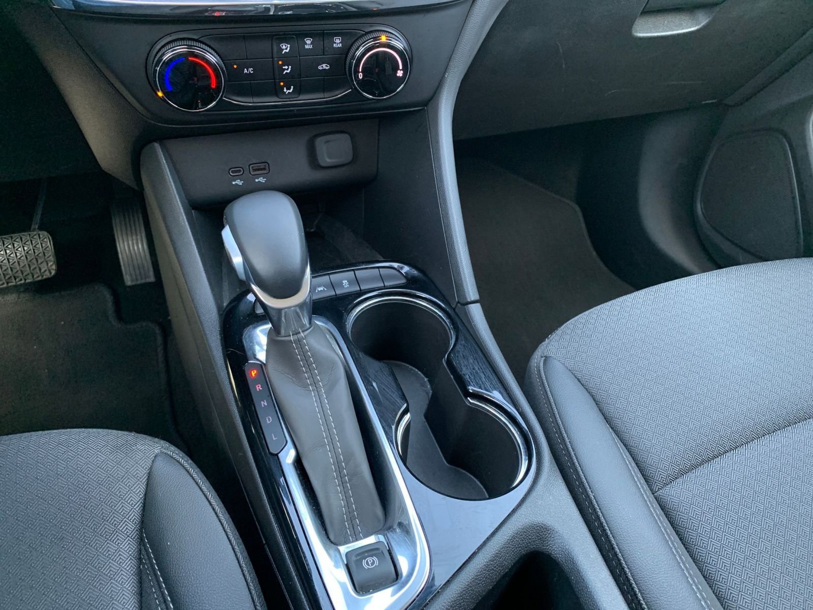 Used 2025 Buick Encore GX Preferred image 40