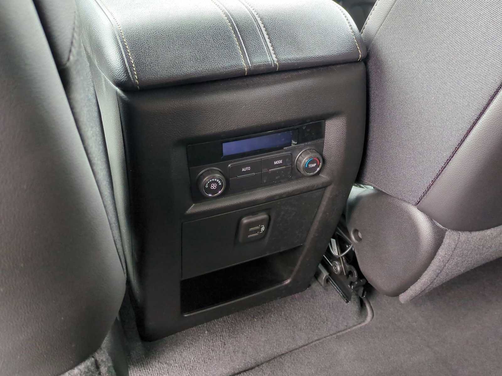 Used 2024 Chevrolet Traverse LT image 21