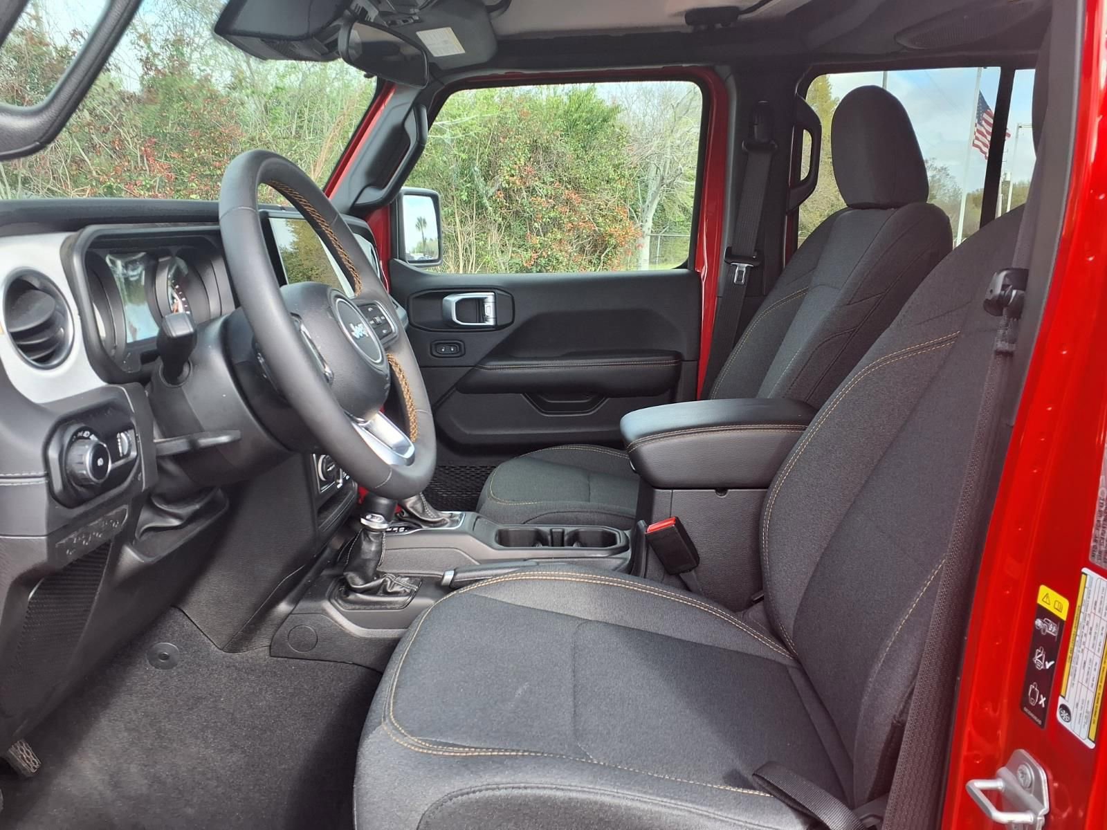 Used 2025 Jeep Wrangler Sahara image 17