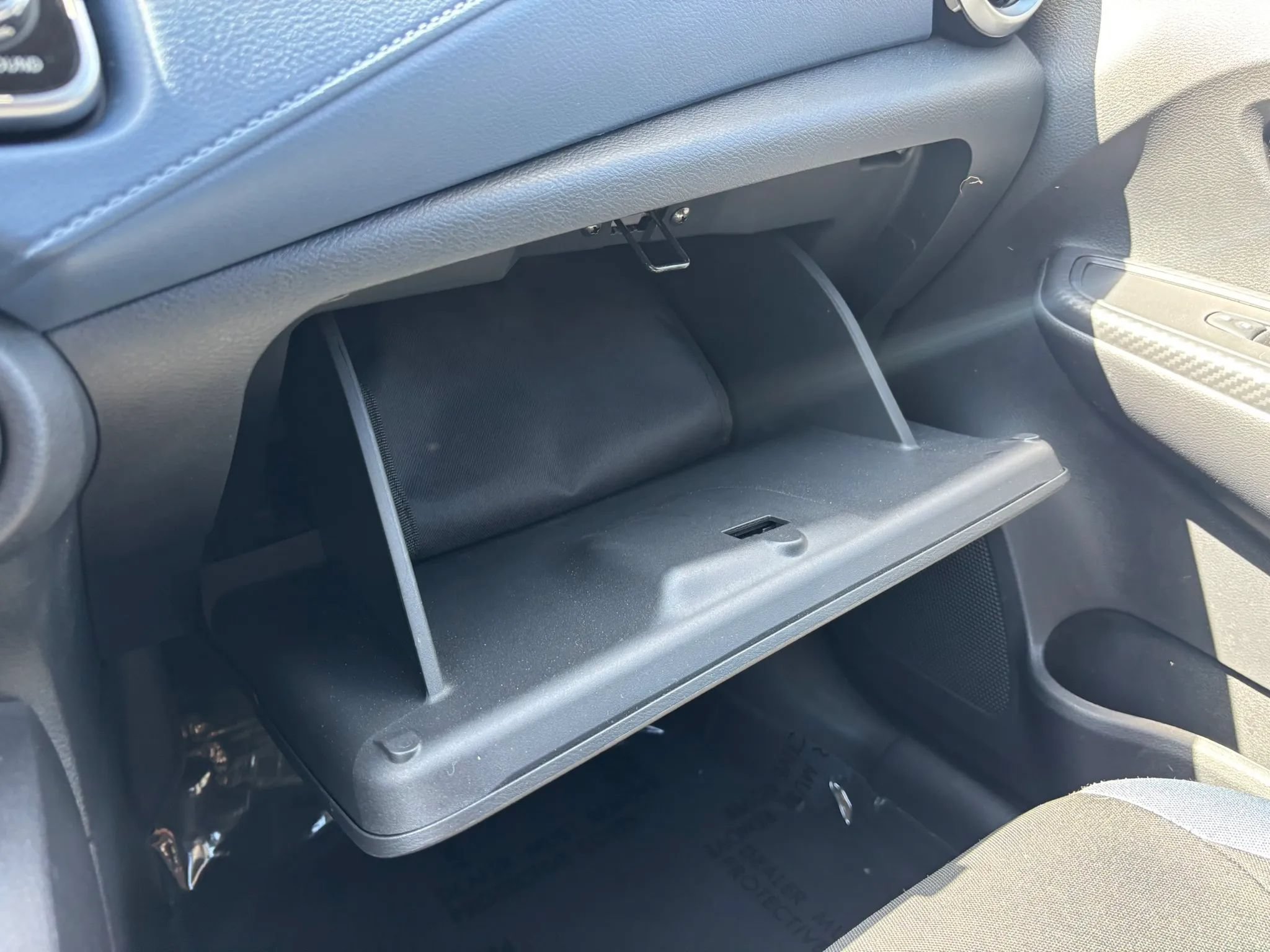 Used 2025 Nissan Versa SV w/ Trunk Package FWD image 37