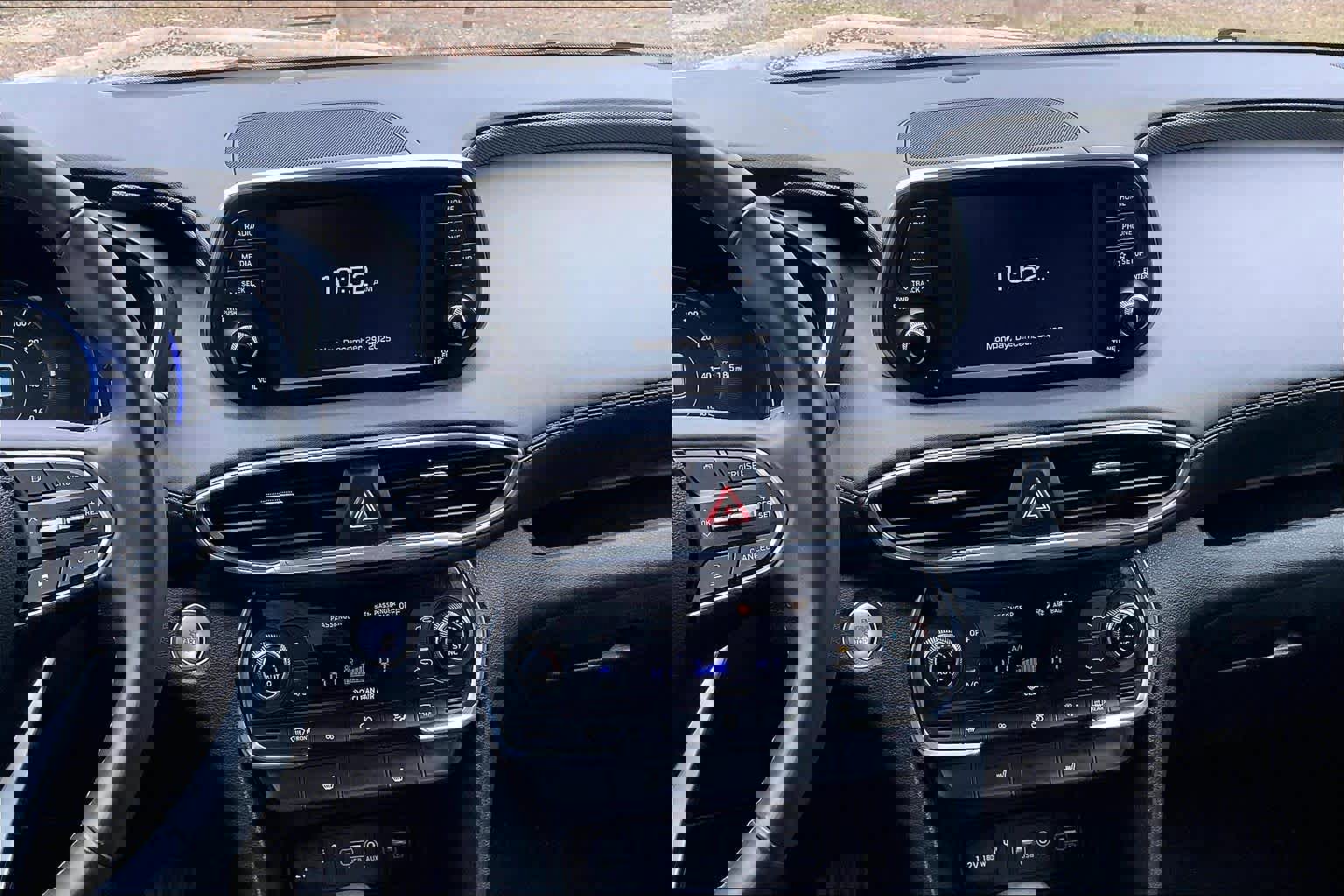 Used 2020 Hyundai Santa Fe SEL w/ Convenience Package image 5