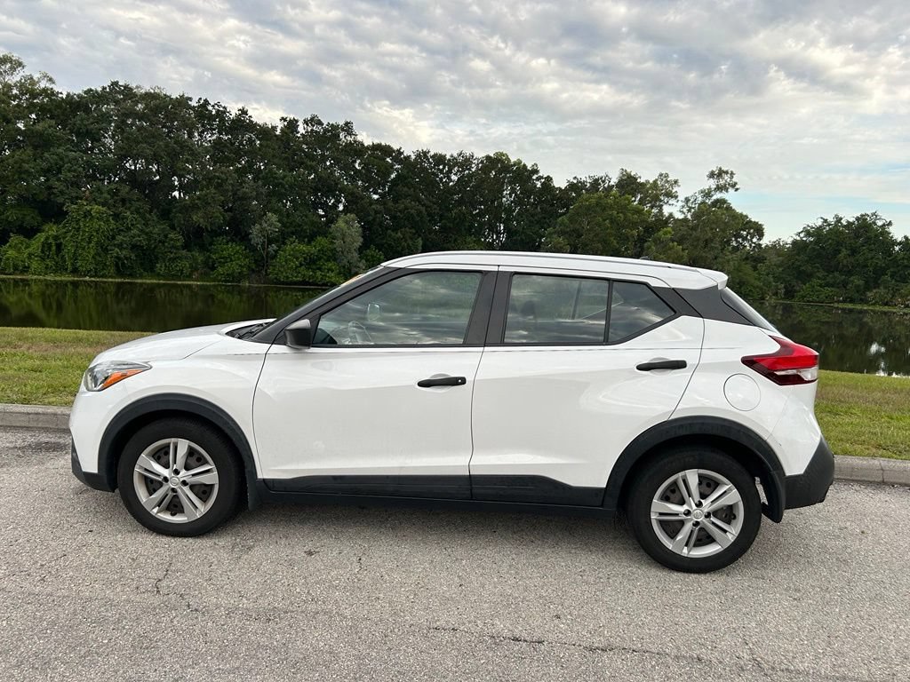 Used 2020 Nissan Kicks S FWD image 3