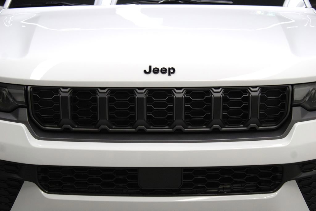 New 2026 Jeep Grand Cherokee Altitude image 37