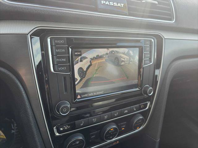 Used 2018 Volkswagen Passat 2.0T R-Line w/ R-Line Lighting Package FWD image 28
