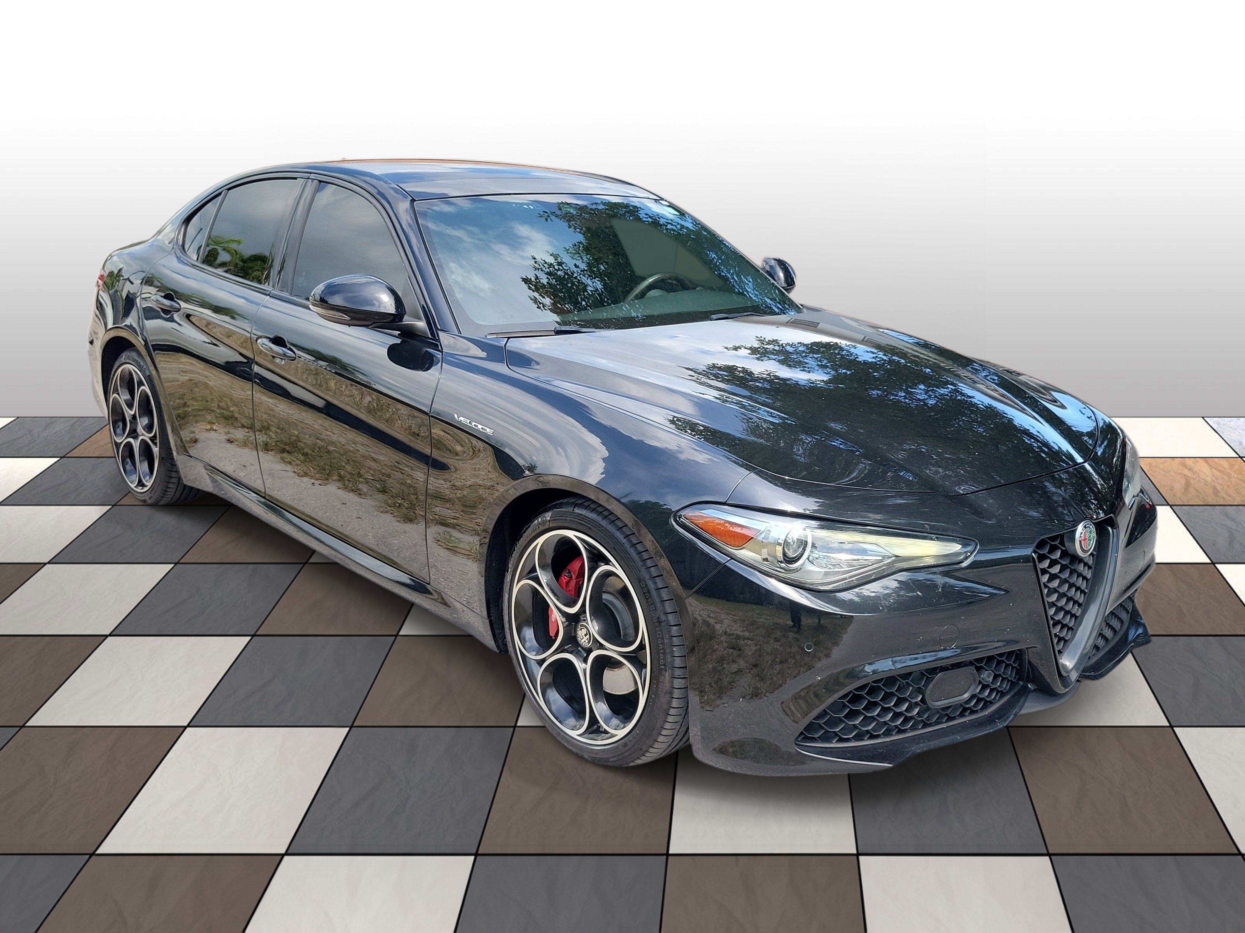 Used 2023 Alfa Romeo Giulia Veloce RWD image 3