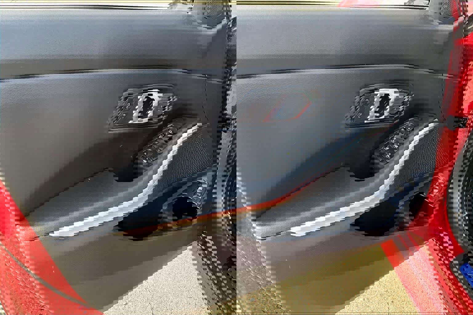 Used 2025 BMW 330i Sedan w/ M Sport Package image 13