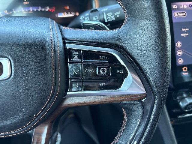 Used 2023 Jeep Grand Cherokee Summit w/ Advanced Protech Group IV AWD/4WD image 13