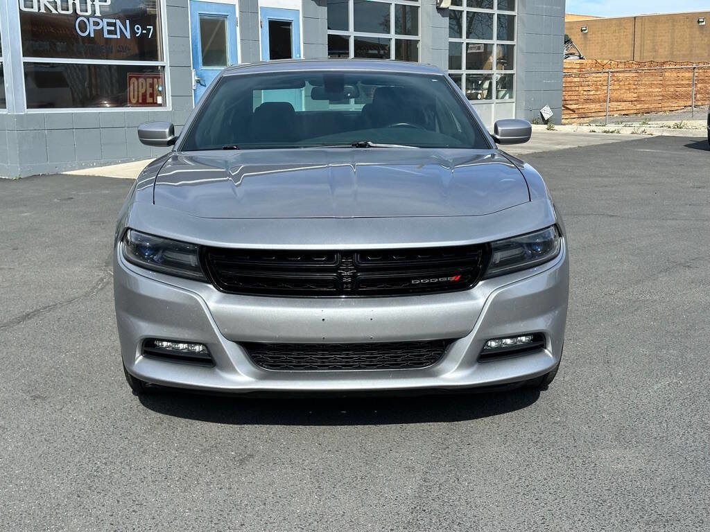 Used 2016 Dodge Charger SXT image 2